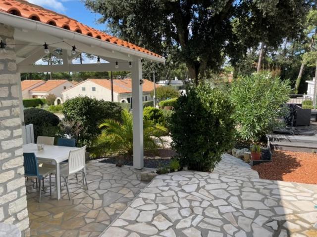 Adorable Petite Maison A 400M De La Mer Villa Saint-Georges-de-Didonne Buitenkant foto